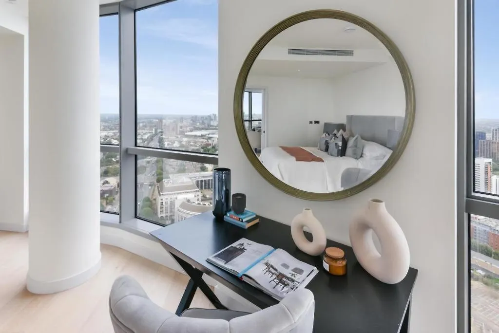 Astonishing Apartment With View London 0*,